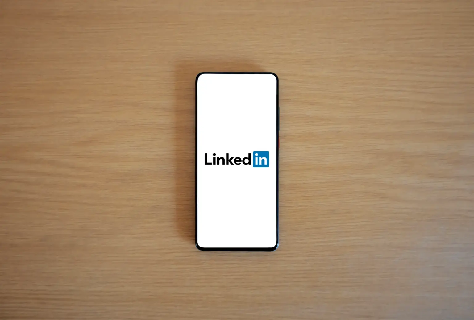 CV ve LinkedIn karşılaştırması konulu blog yazısının kapak görseli