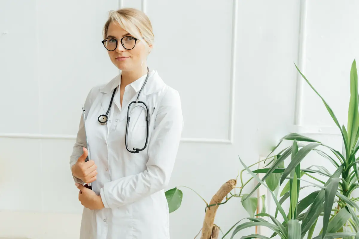 Sağlık çalışanları için hazırlanmış modern bir cv şablonu