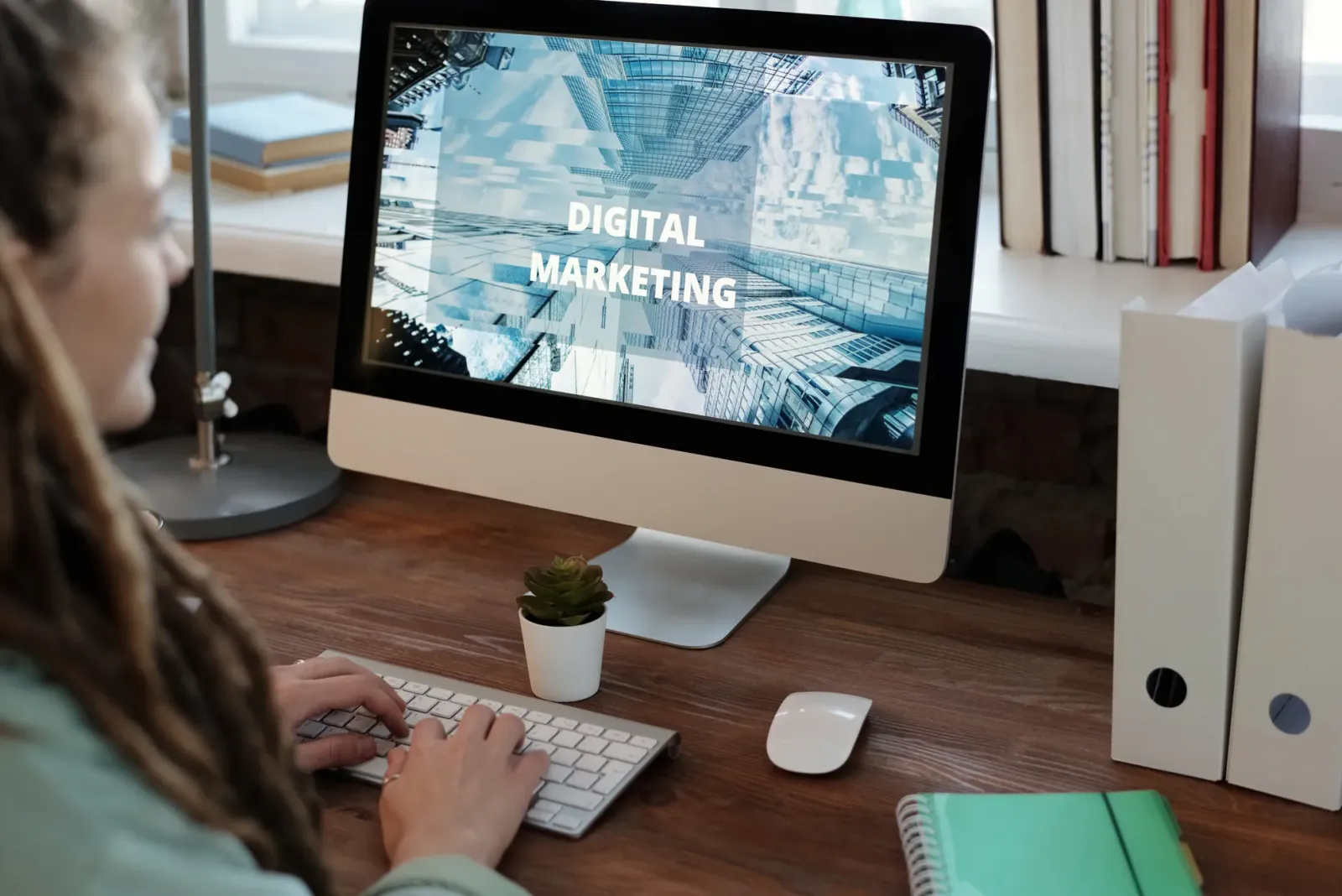 SEO Uzmanı mı SEM Uzmanı mı? Dijital Pazarlama Kariyer Rehberi