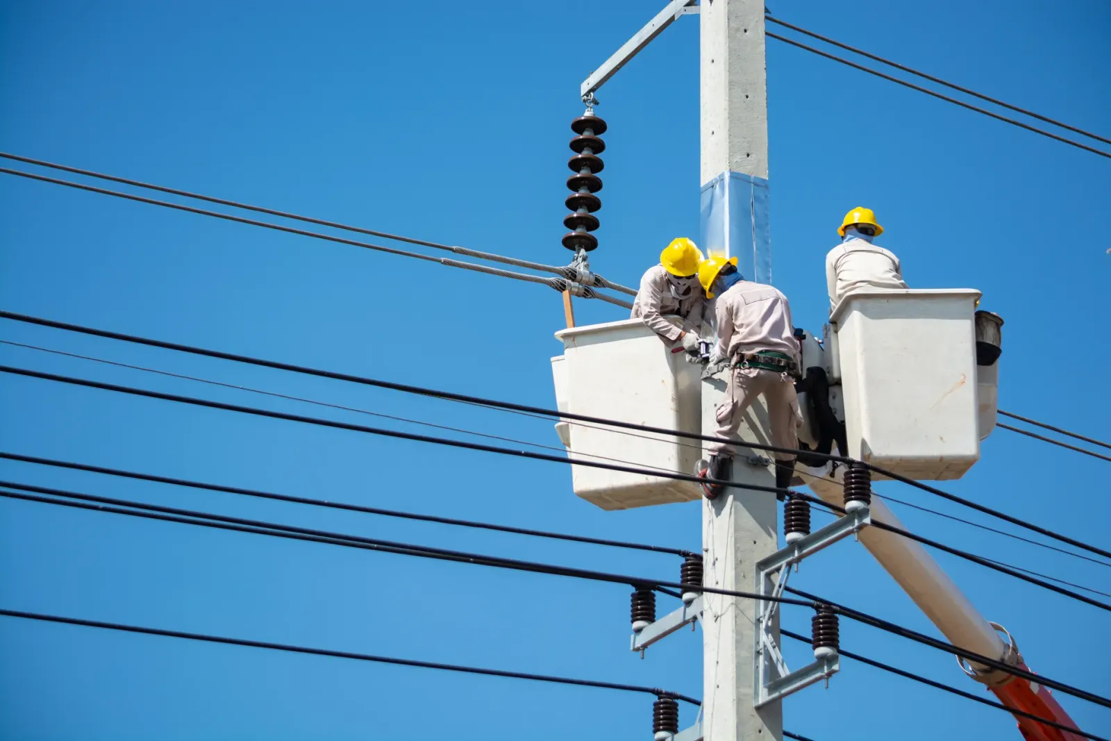 Elektrikçi Görev Tanımı Nedir? CV Hazırlama ve Kariyer Rehberi