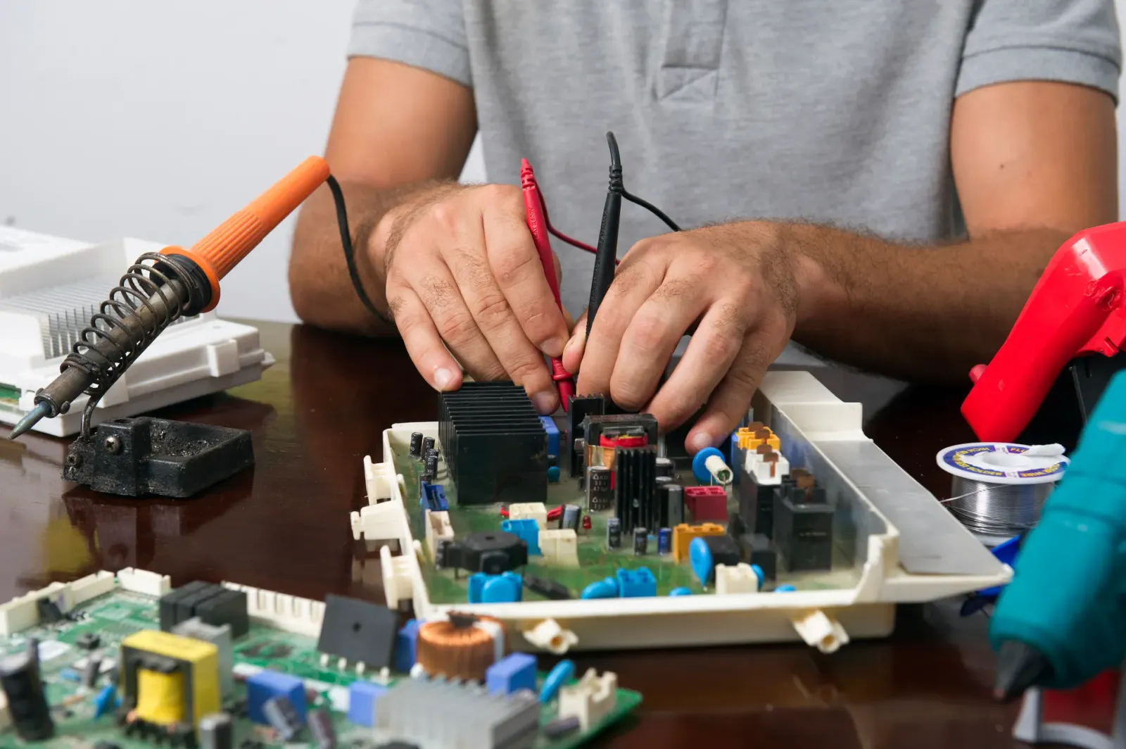 Elektronik Teknikeri Görev Tanımı Nedir? Kariyer ve CV Hazırlama Rehberi