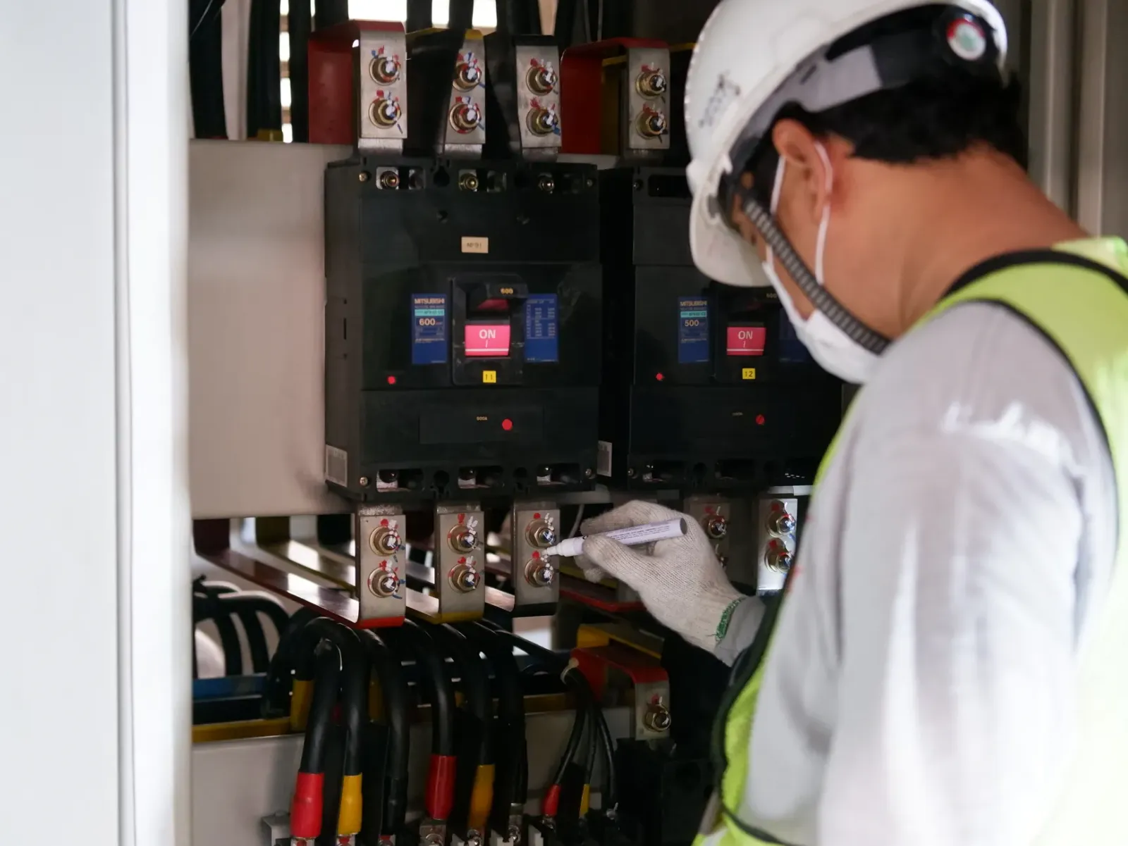 Elektrik Bakım Teknisyeni Nasıl Olunur? Eğitim ve Kariyer Rehberi