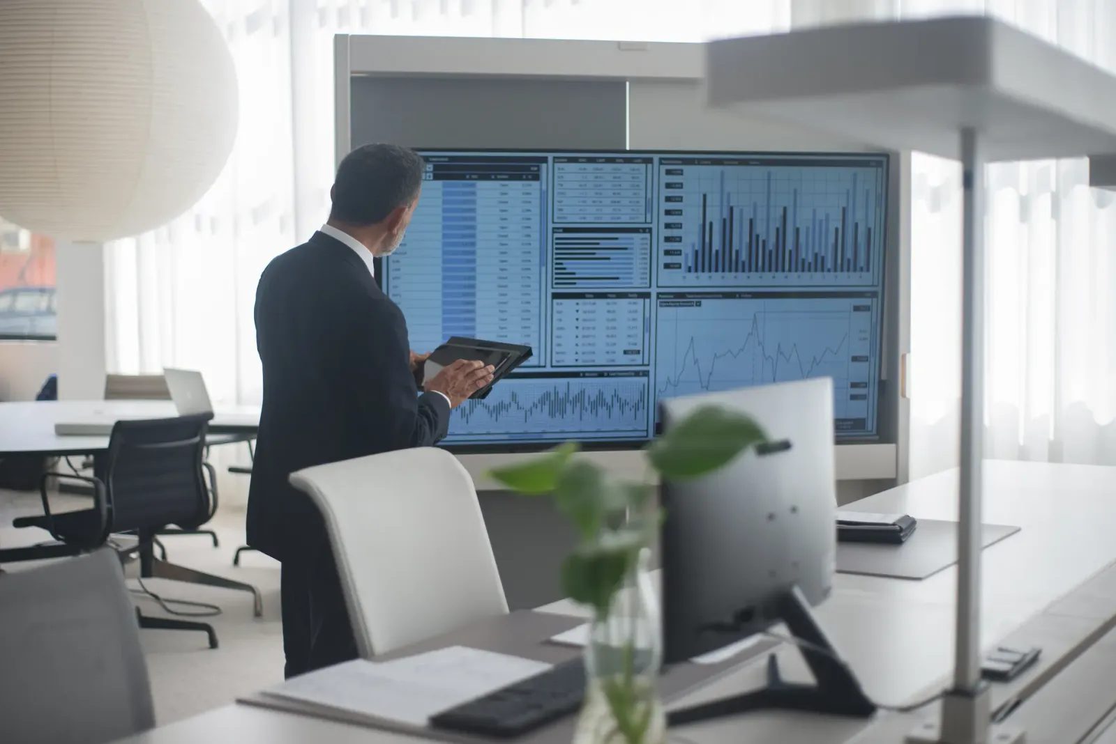 Chief Commercial Officer (CCO) Ne Demek? Ticari Stratejinin Zirvesindeki Lider