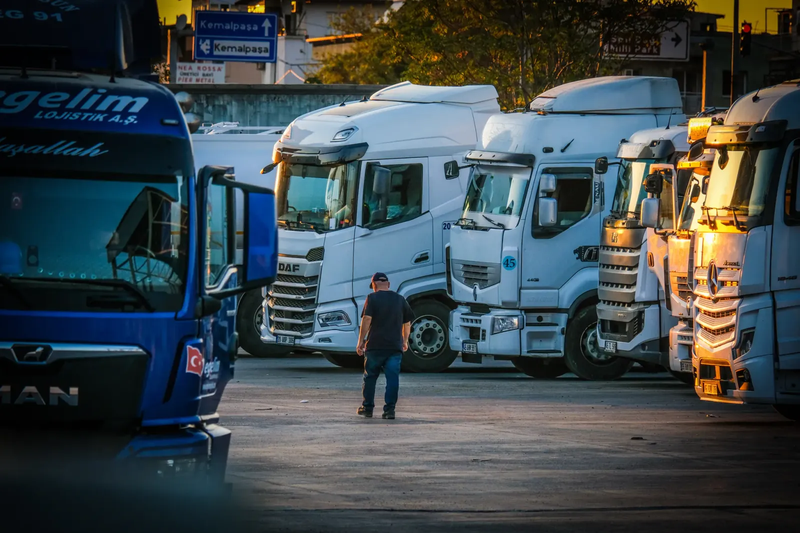 Kamyon Şoförü Görev Tanımı: Sorumluluklar ve Gereklilikler