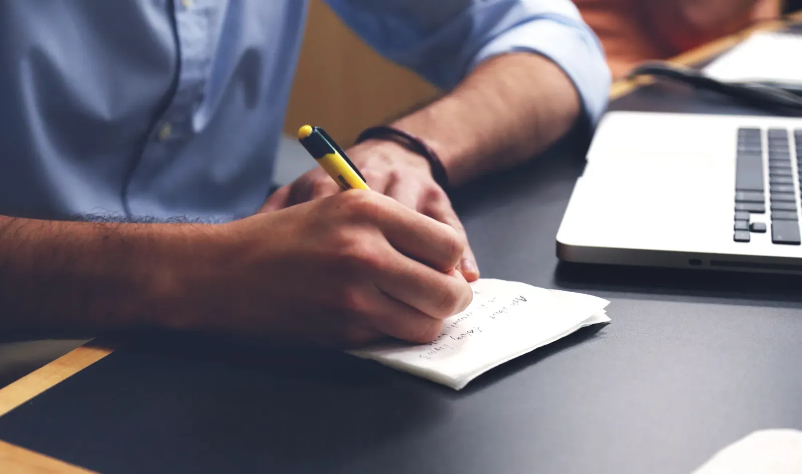Tıp Mezunu Nerelerde Çalışır? Kariyer Alanları ve CV Hazırlık Rehberi
