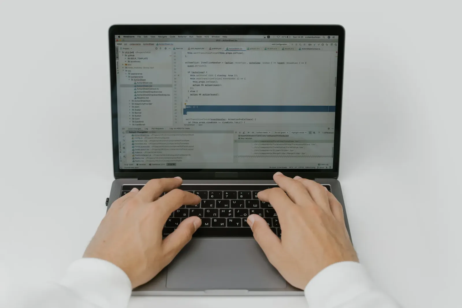 Yazılım Mühendisi vs Frontend Geliştirici: Kariyer Seçerken CV Stratejileri