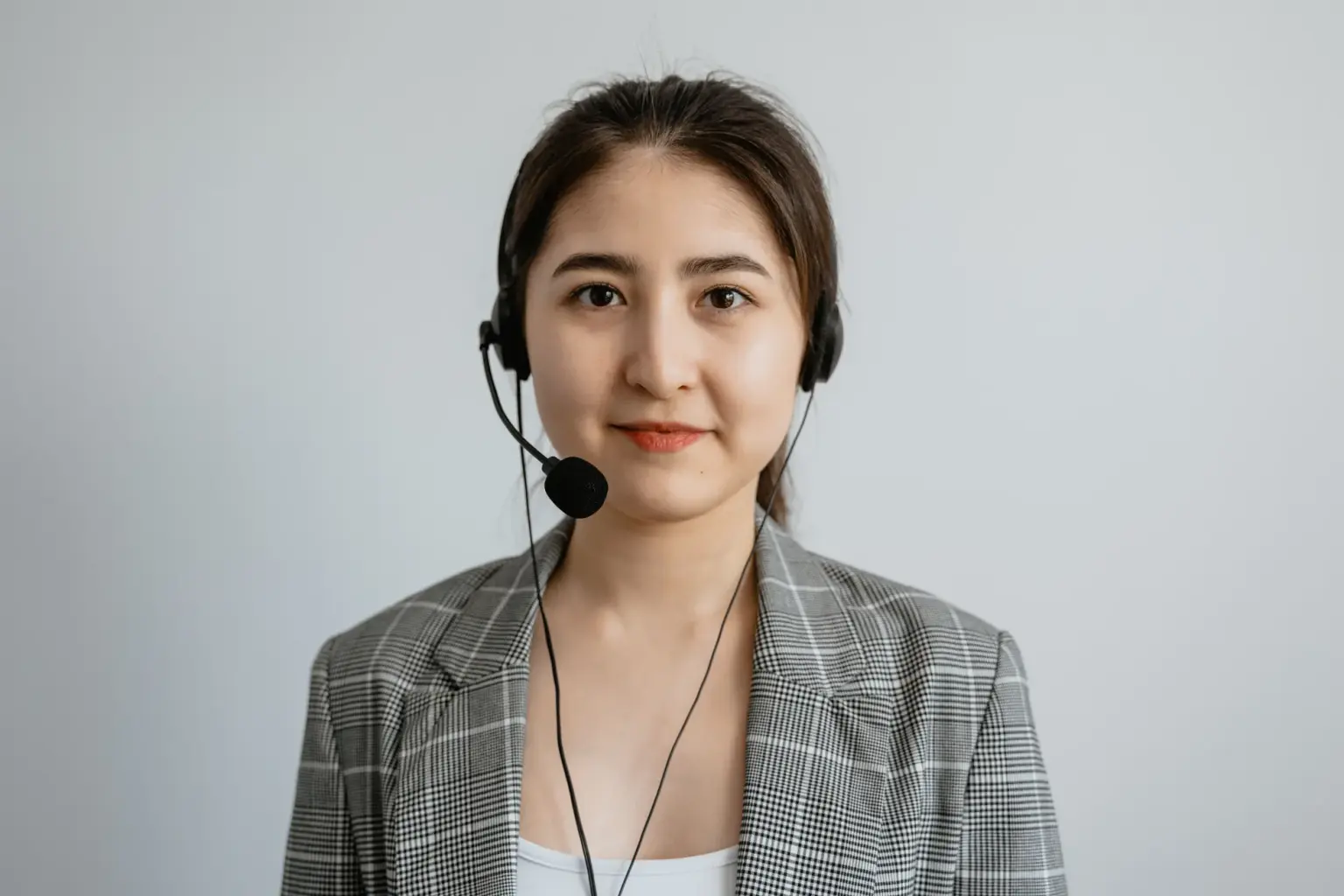 Güler yüzlü müşteri hizmetleri temsilcisi