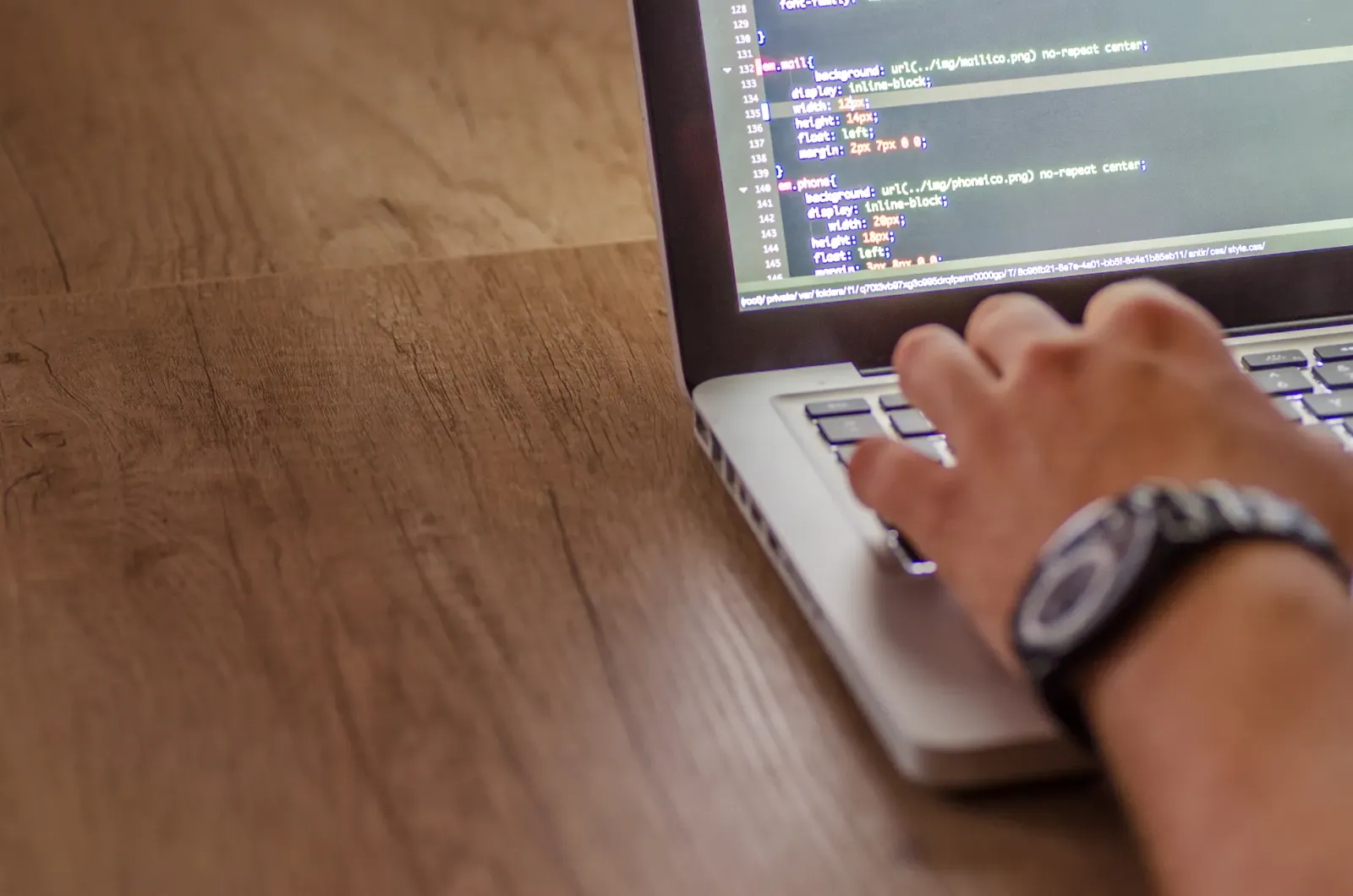 Frontend Geliştirici vs Gömülü Yazılım Mühendisi: CV Hazırlama Rehberi