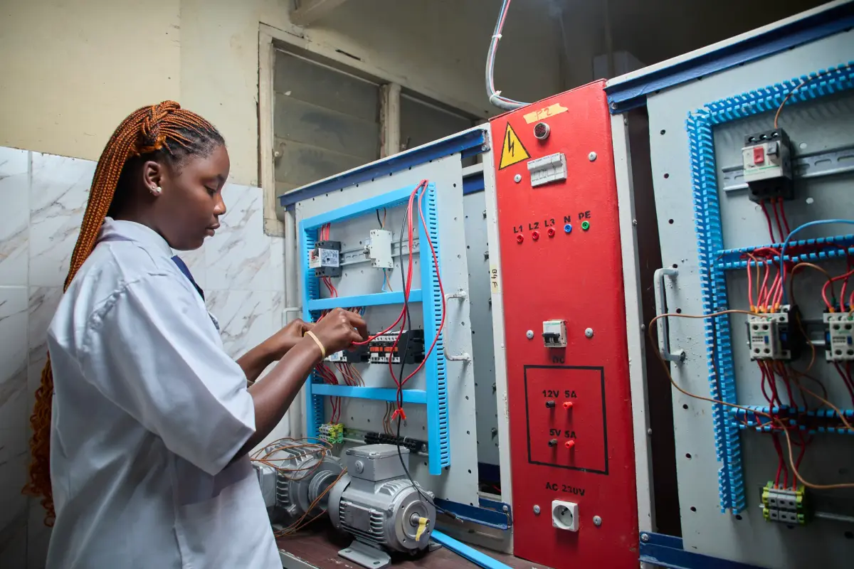elektrik elektronik mühendisi laboratuvar