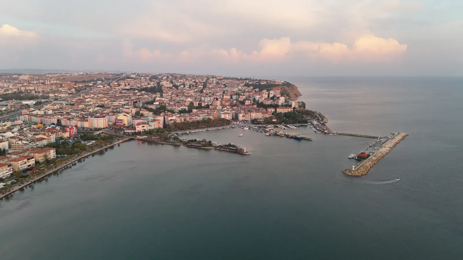 Dikili’de Geleceğin Meslekleri 2027: Bölgesel Trendler ve CV Hazırlama Rehberi
