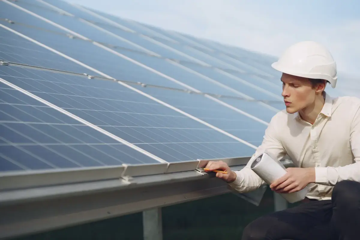 Yenilenebilir enerji alanında çalışan teknisyen için cv şablonu kullanımı