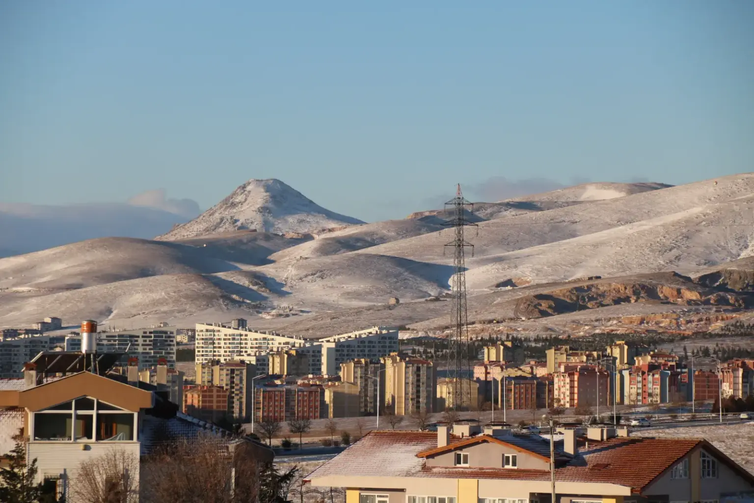 Beyşehir'de 2026 yılında aranan popüler meslekleri simgeleyen kolaj