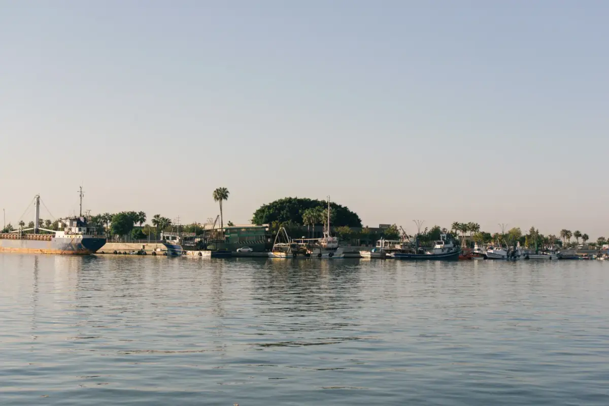 Mersin Mezitli sahilinde yükselen yeni iş binaları