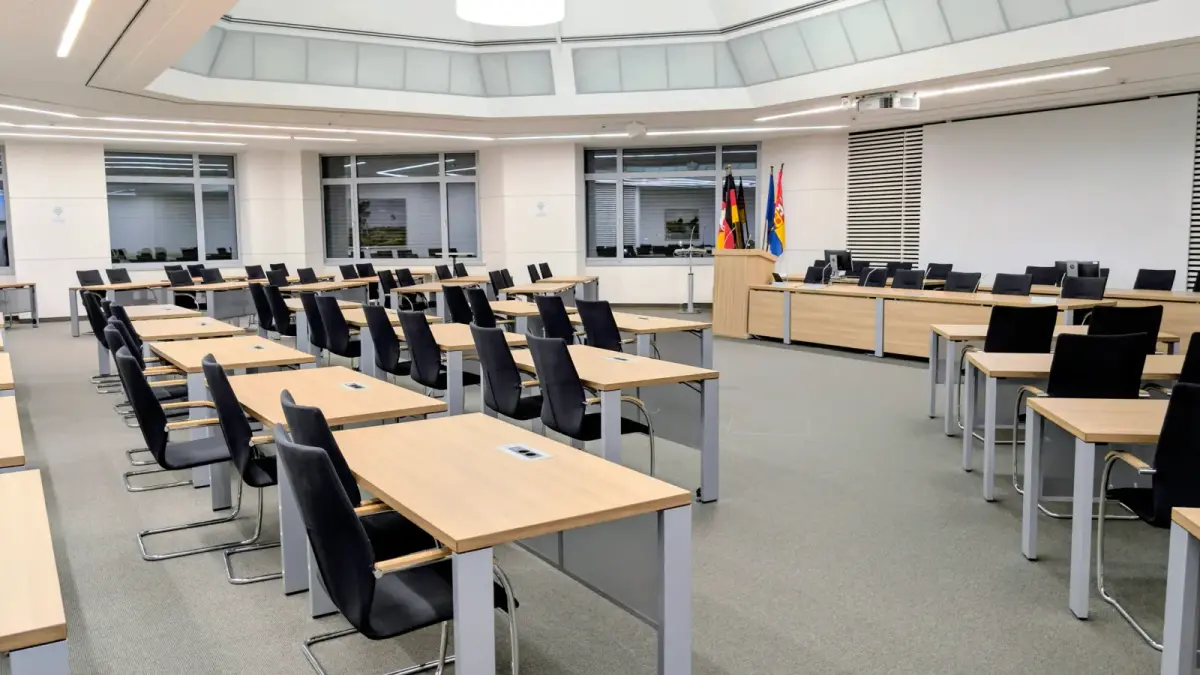 Modern bir kamu kurumu ofis ortamı