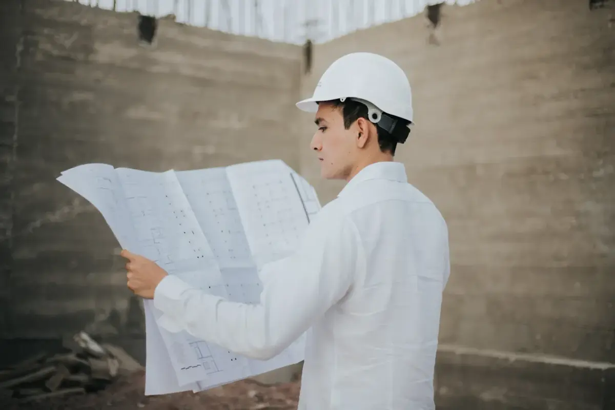 teknik plan inceleyen şantiye lider