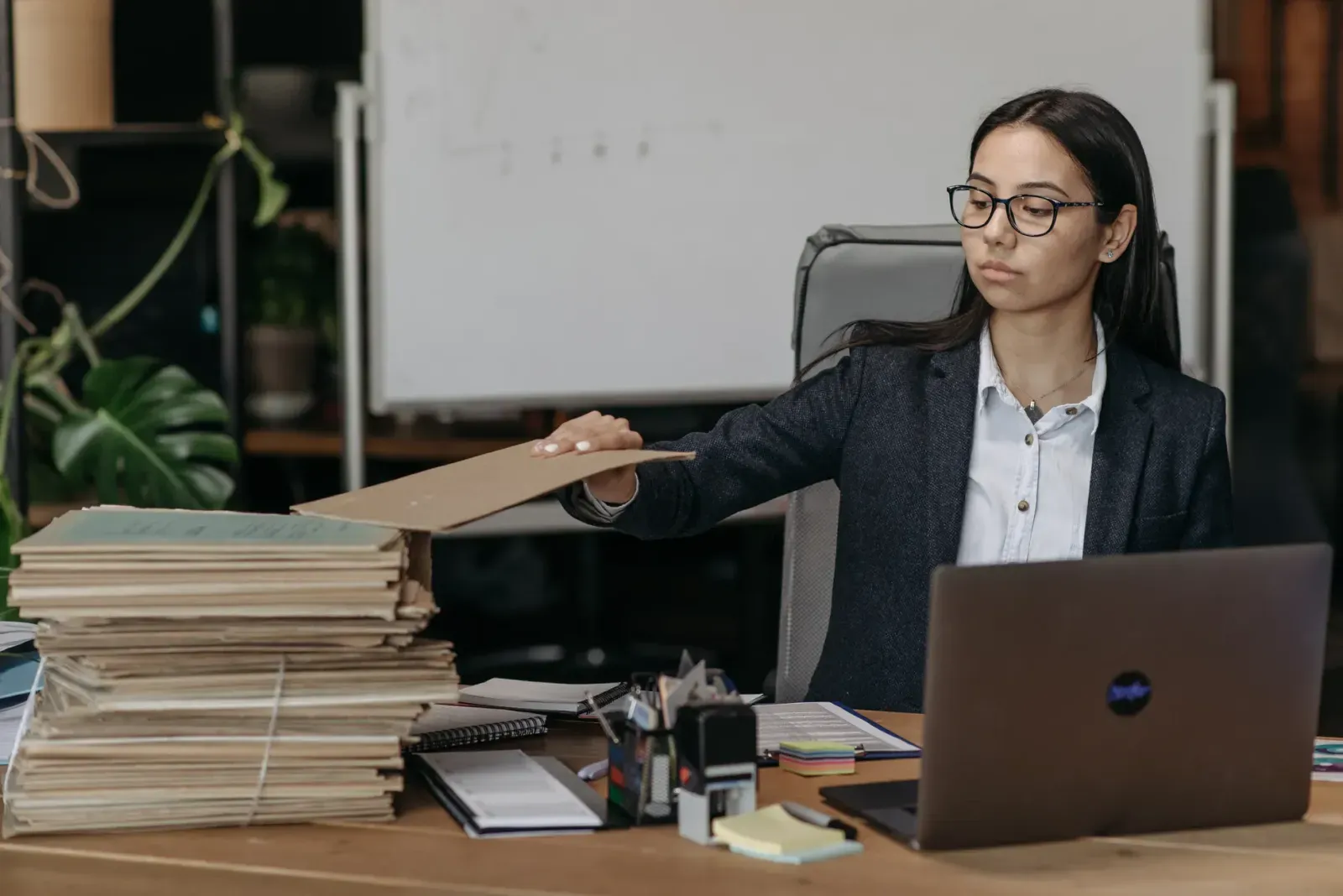 Satın Alma Müdürü Nasıl Olunur? Kariyer Rehberi, Yetkinlikler ve CV Stratejileri