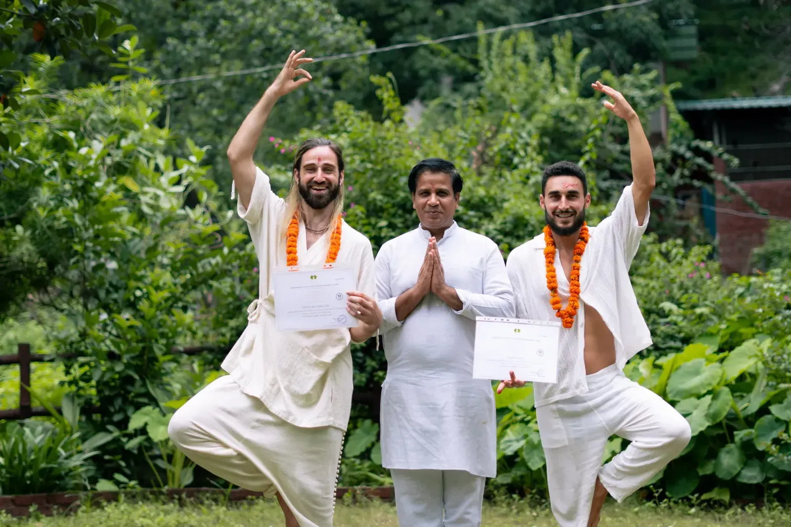 Yoga Eğitmeni Nasıl Olunur? Eğitimden Kariyer Yolculuğuna Rehber