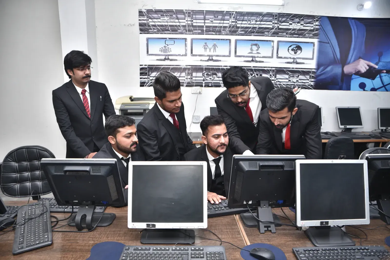 Ağ Yöneticisi CV Hazırlama Rehberi: Teknik Altyapınızı Öne Çıkaracak Stratejiler