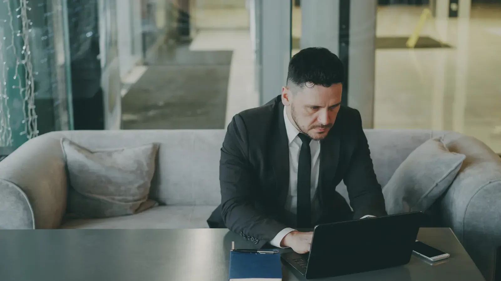 ERP Danışmanı Nasıl Olunur? Kapsamlı Kariyer Haritası ve Uzmanlık Rehberi