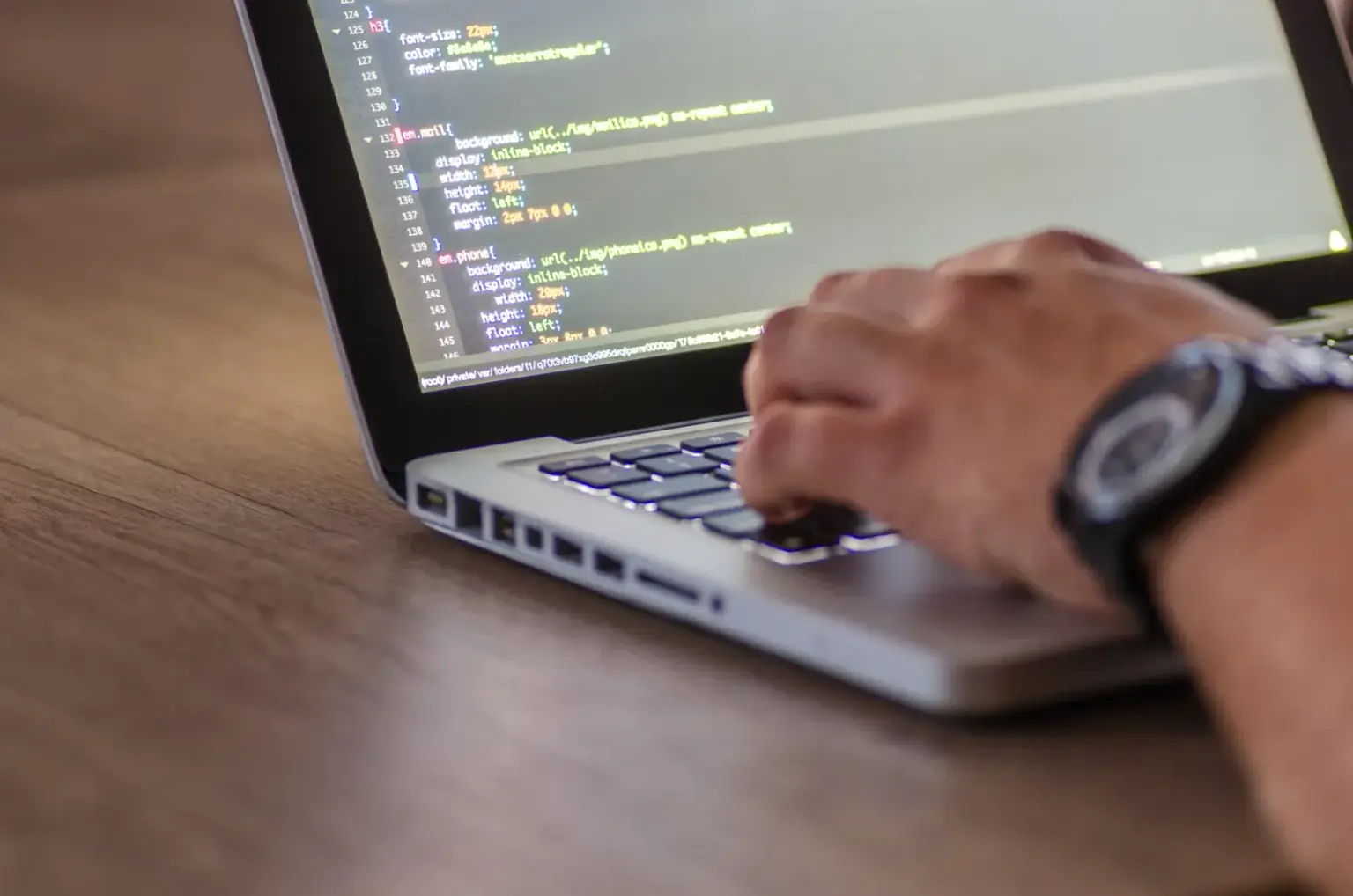 DevOps mühendisi mülakat soruları konulu blog yazısının kapak görseli